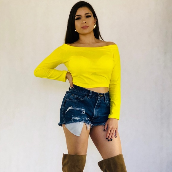 Tops - Off the shoulder yellow long sleeve